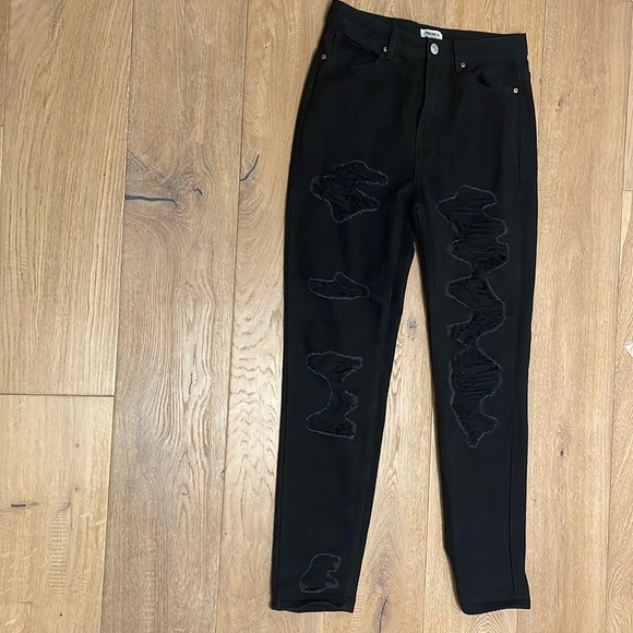 Forever 21 Black ripped Jeans - Picture 1 of 3